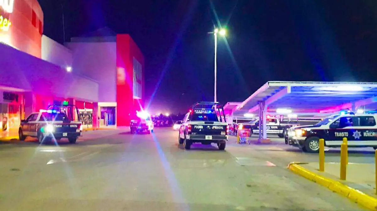 Sujeto muere en un supermercado al clavarse un cuchillo